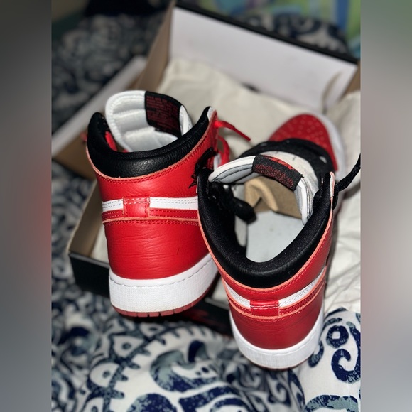 Carmine 1s HIGH - Picture 3 of 4